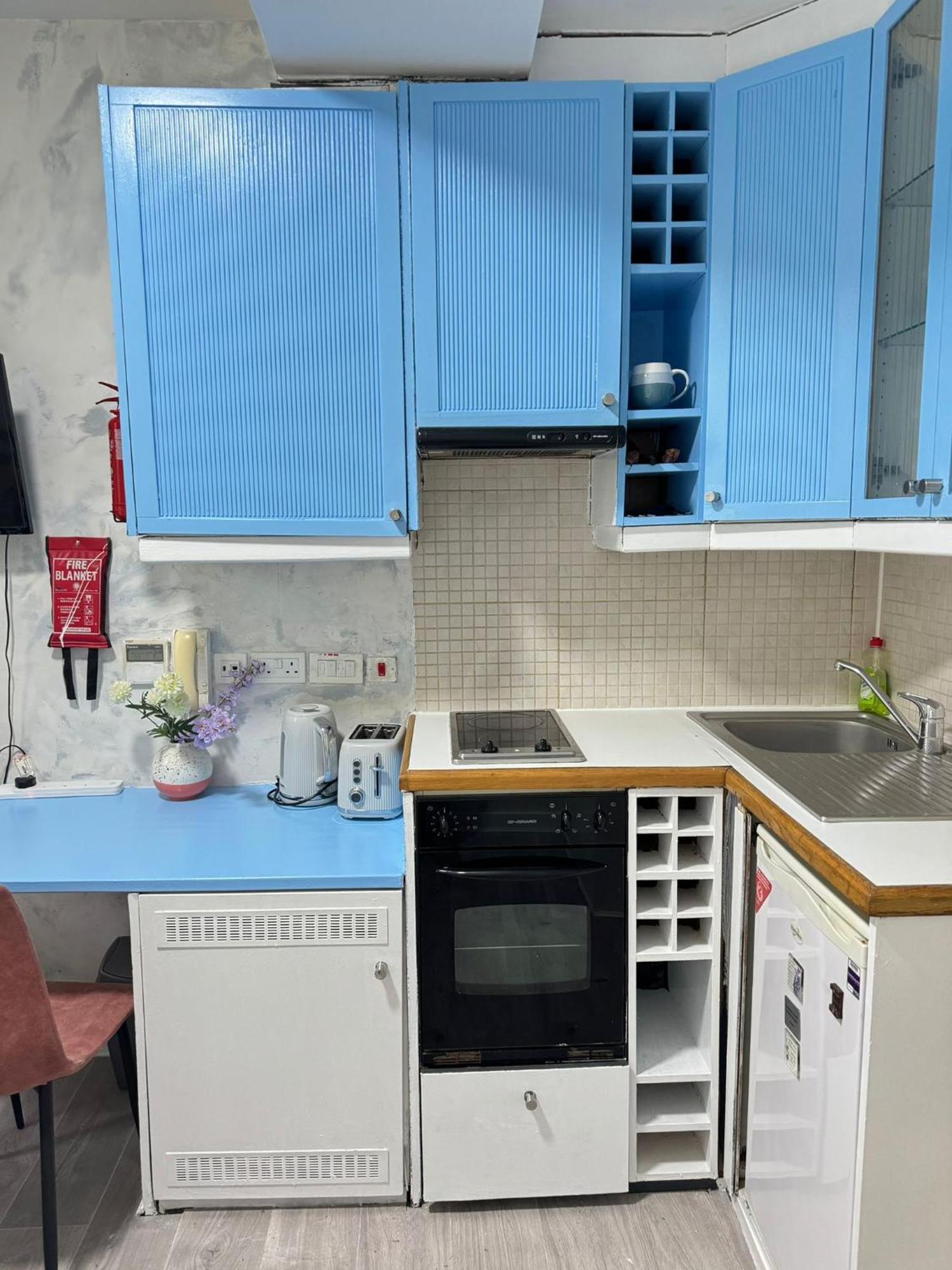 Portobello Road Artistic Studios 'Budget' London Room photo