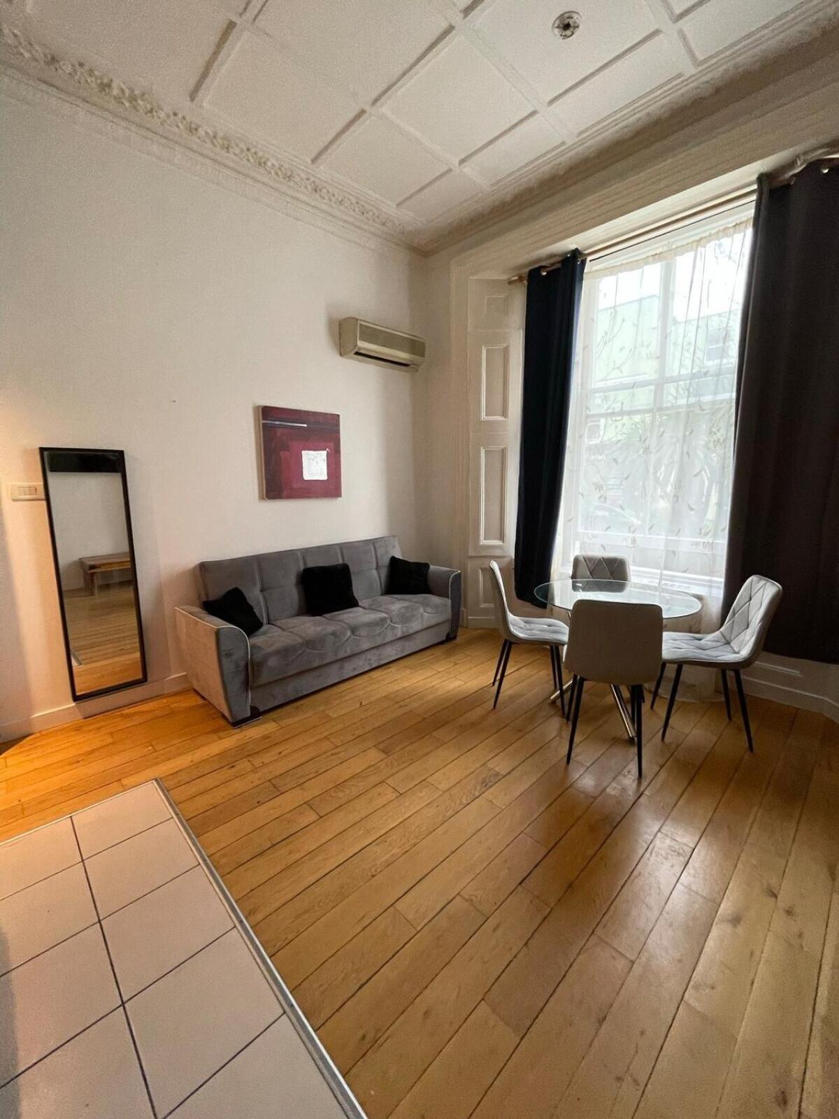 Portobello Road Artistic Studios 'Budget' London Room photo