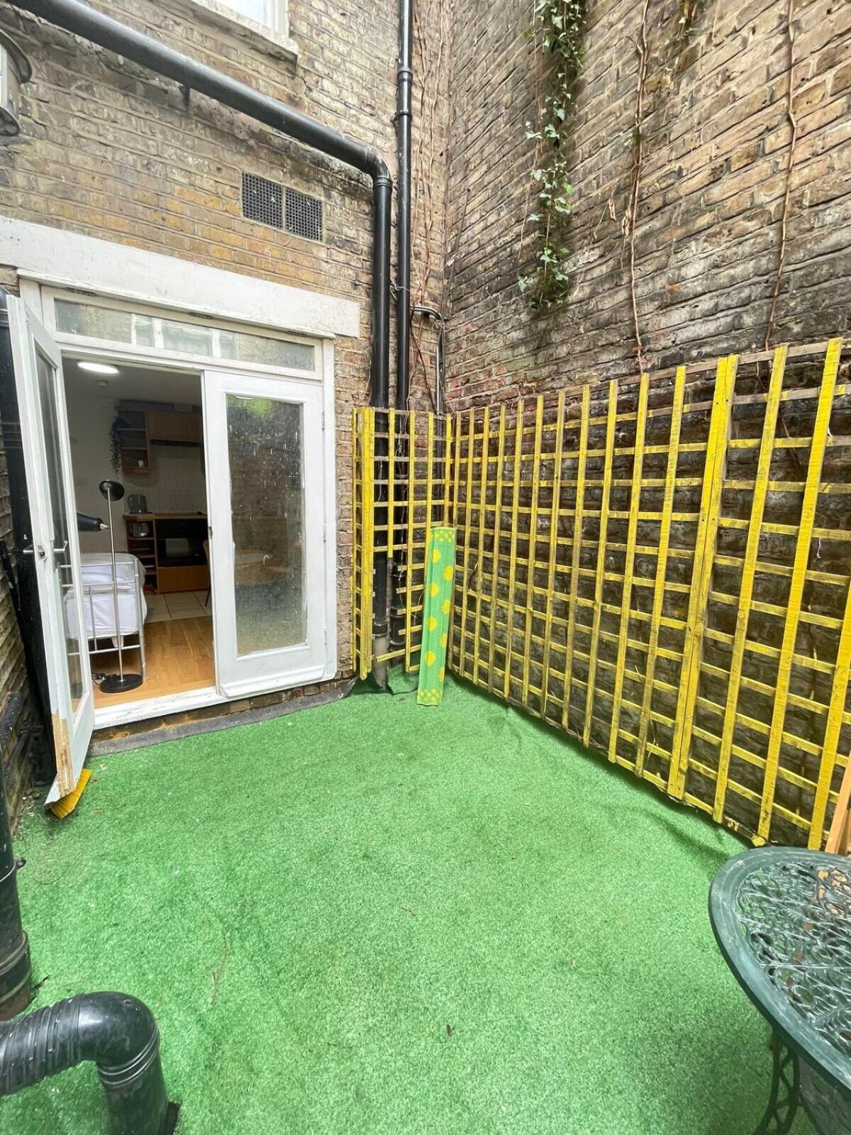 Portobello Road Artistic Studios 'Budget' London Room photo