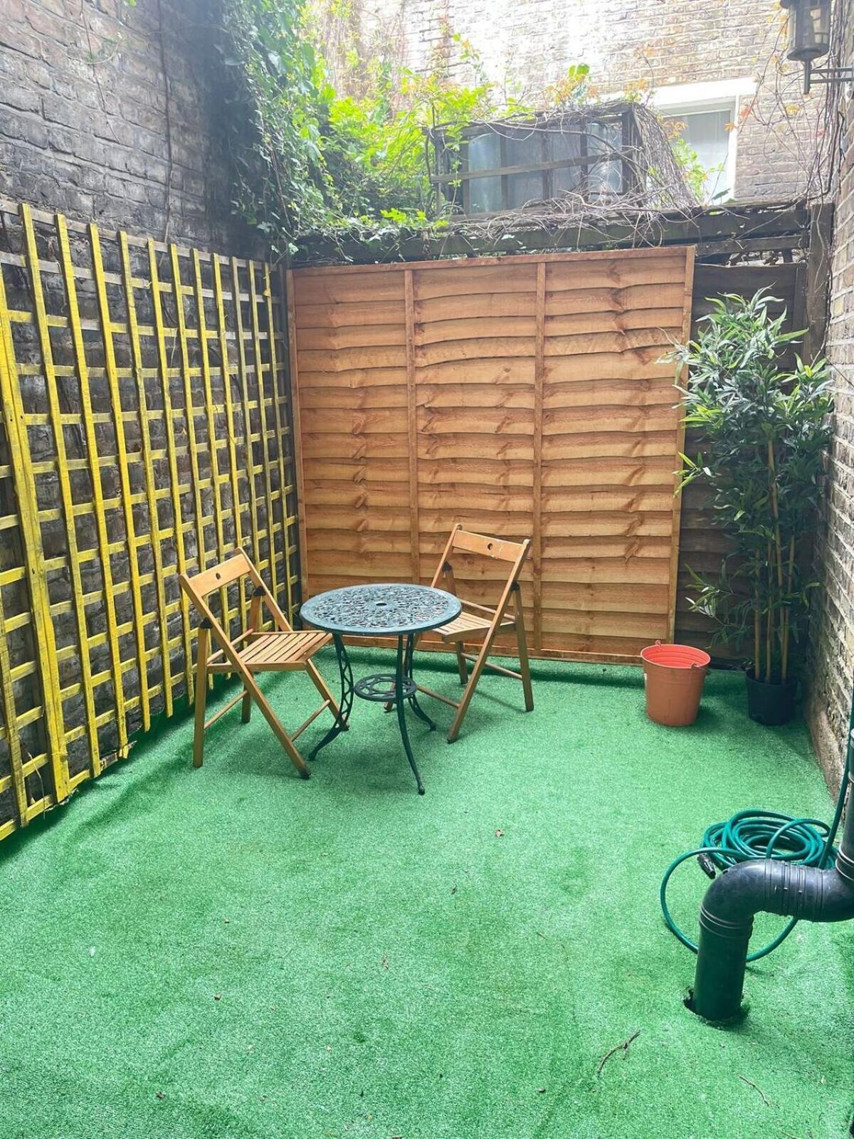 Portobello Road Artistic Studios 'Budget' London Room photo